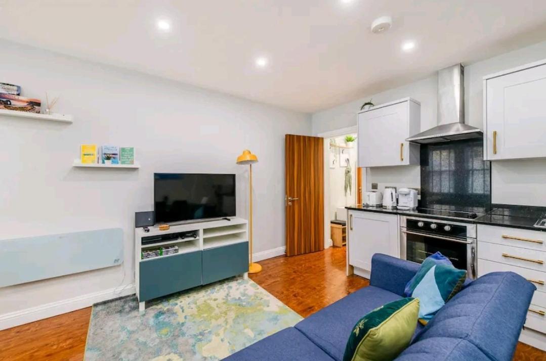 3 Mins Walk, 2pm Check-in, Private Garden. * Bournemouth