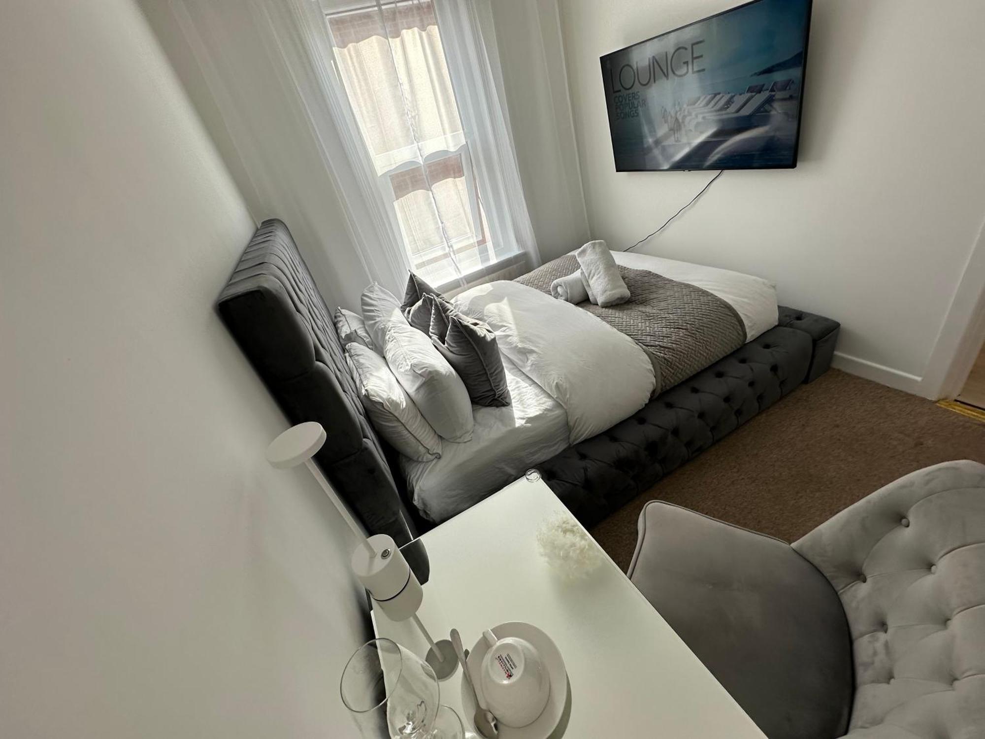 Comfortable For One Cozy For Two 5 Min From The Small Room.