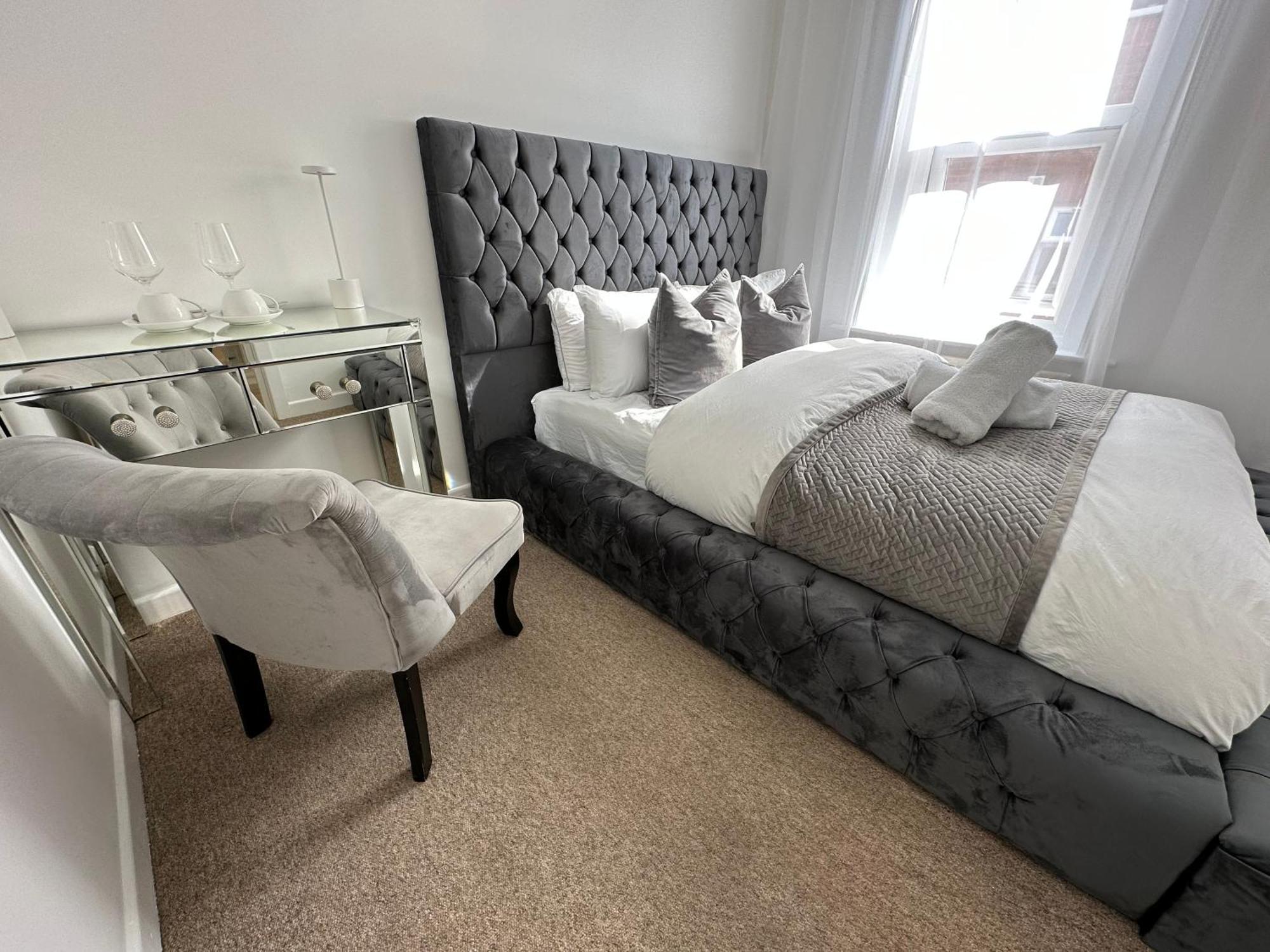 Guest house Comfortable For One Cozy For Two 5 Min From The Small Room. Bournemouth
