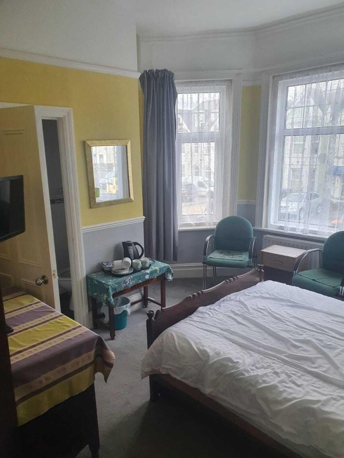Aparthotel The 3*