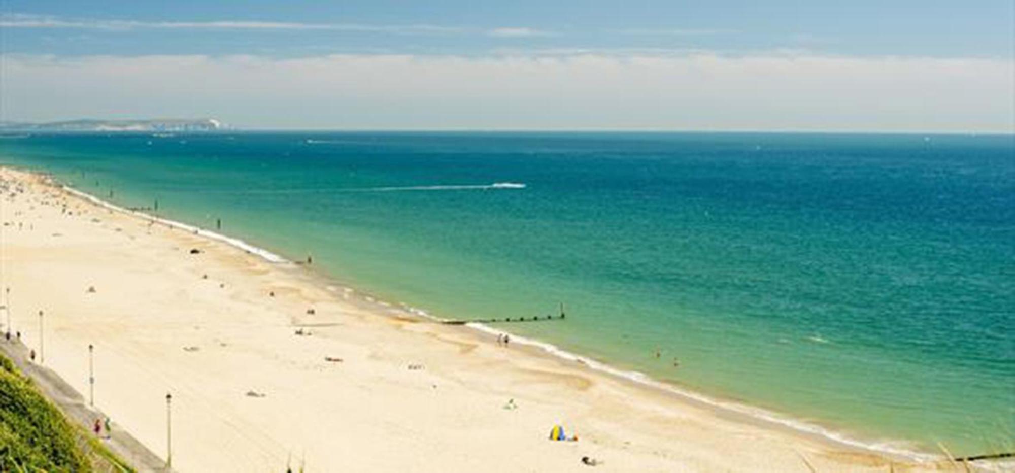 Apartment A Beautiful With Stunning Sea Views & Private Balcony *