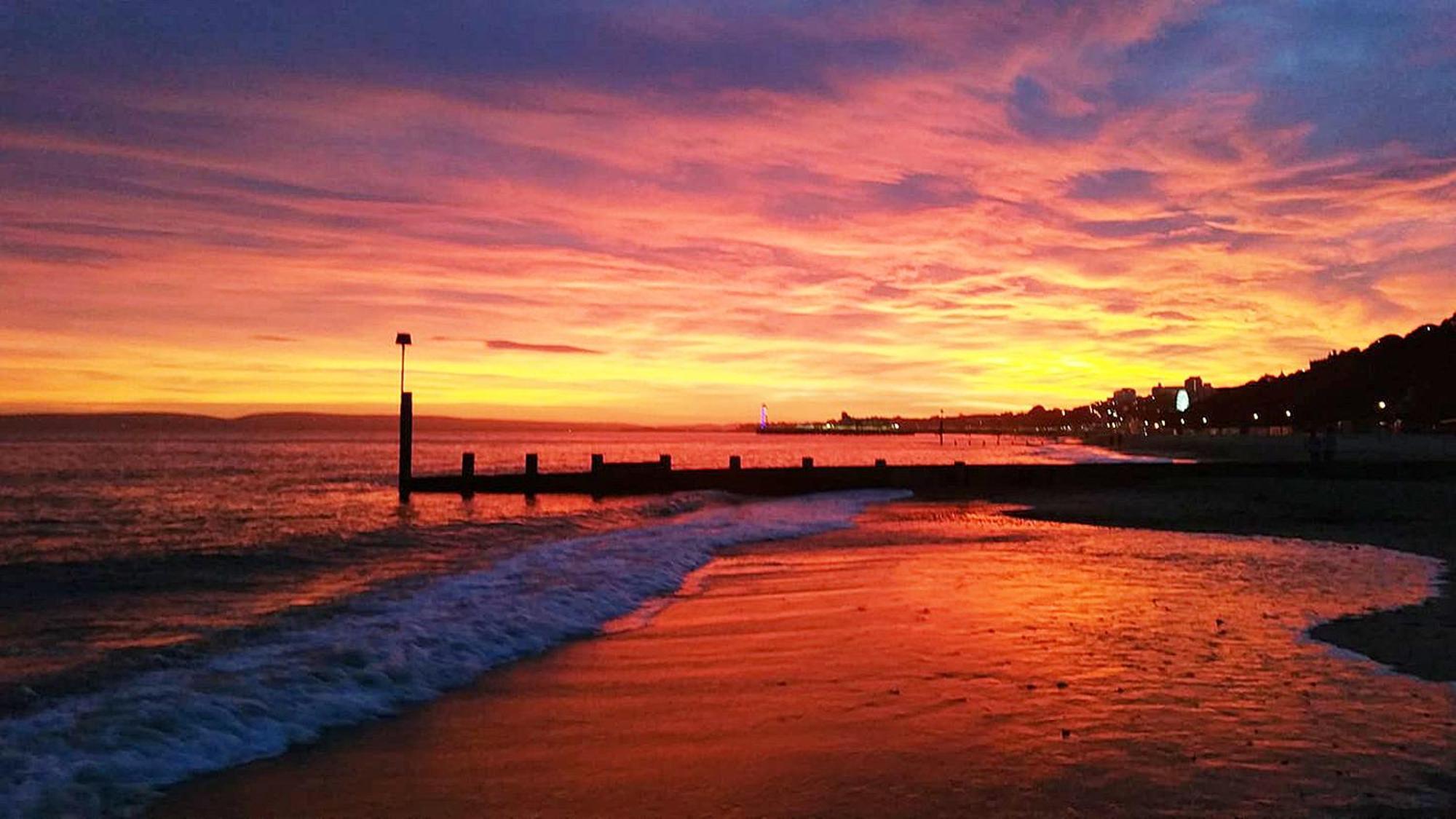 A Beautiful With Stunning Sea Views & Private Balcony Bournemouth