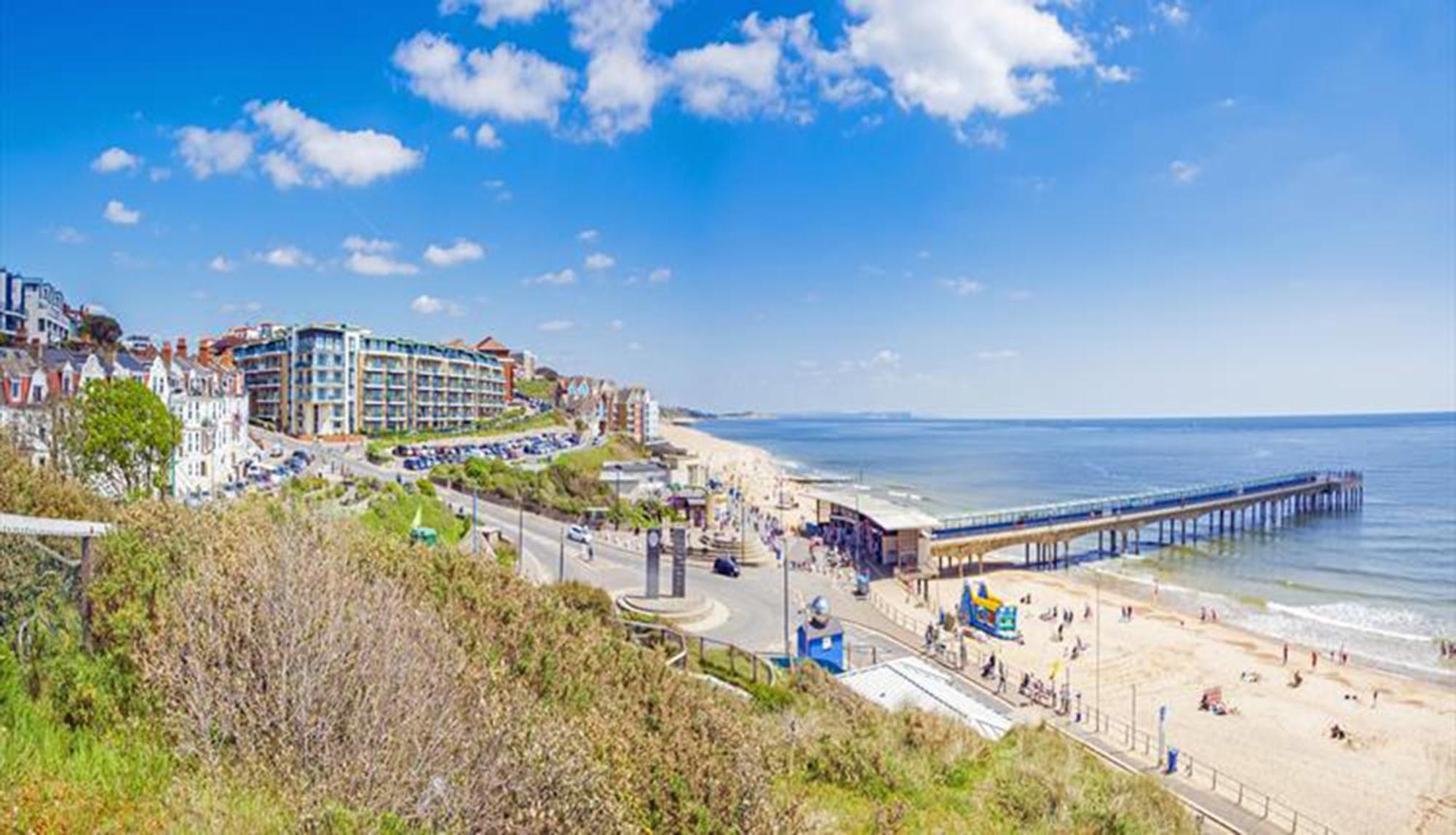 A Beautiful With Stunning Sea Views & Private Balcony * Bournemouth