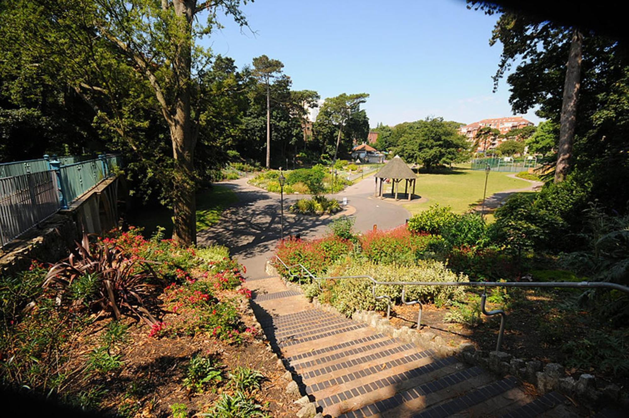 A Beautiful With Stunning Sea Views & Private Balcony Apartment