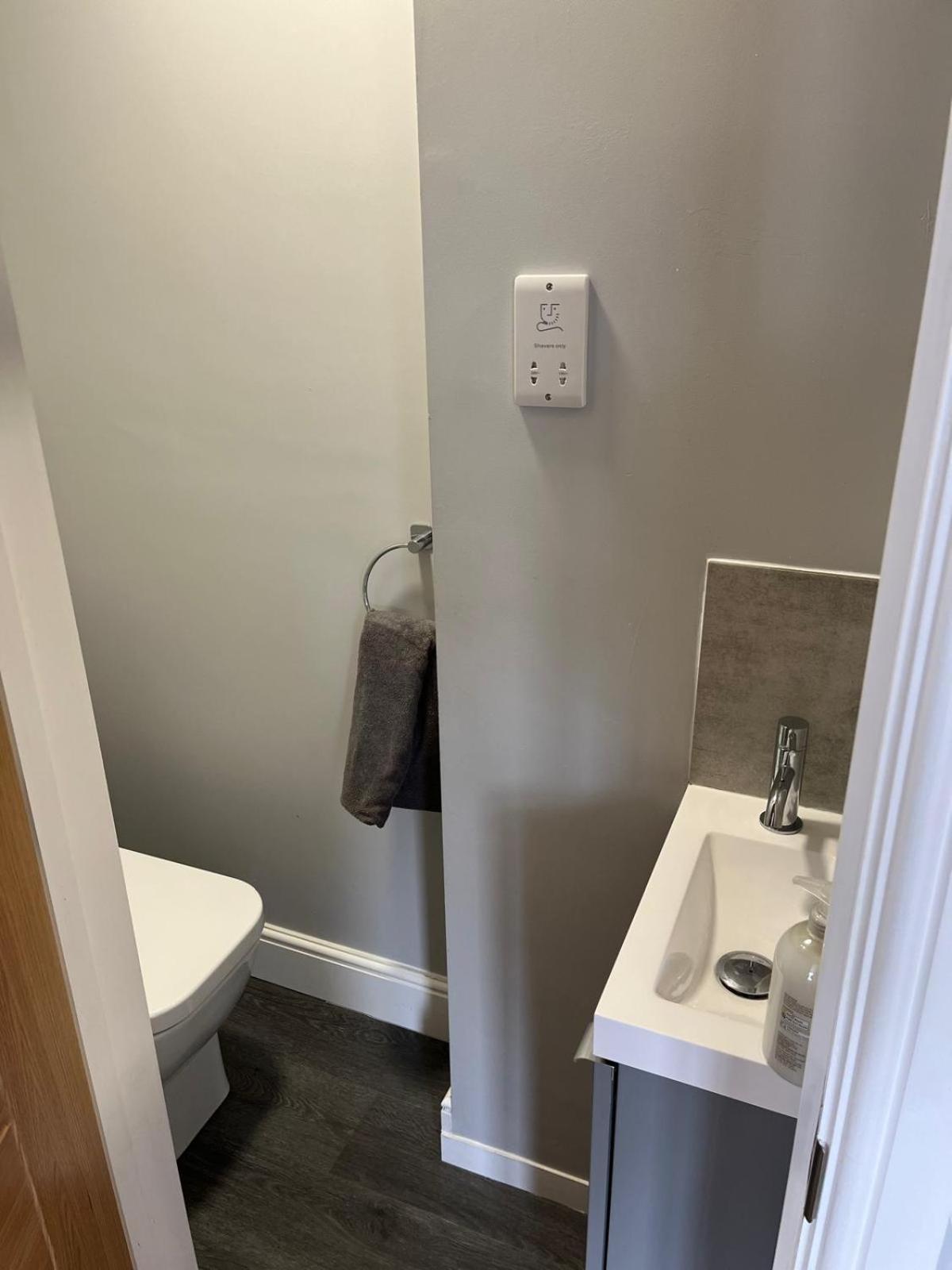 New One Bed 1st Floor Flat Close To The Apartment *