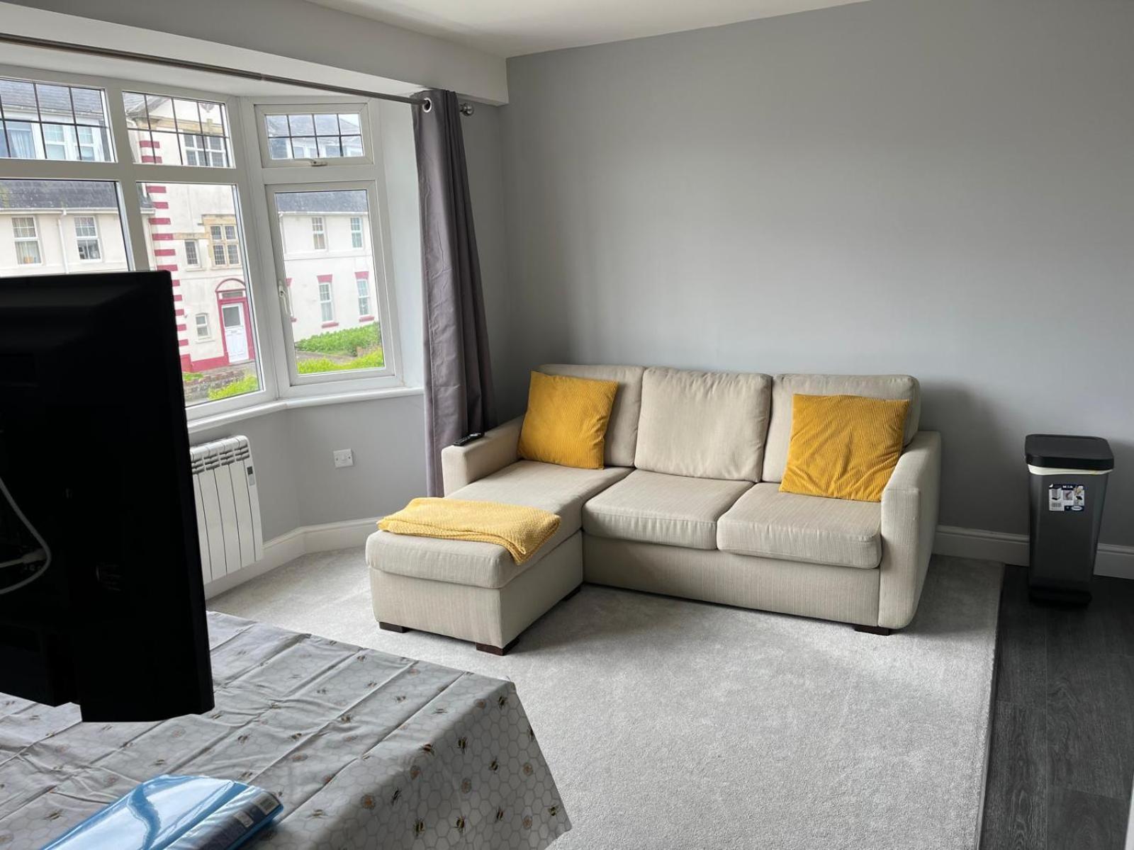 New One Bed 1st Floor Flat Close To The Apartment