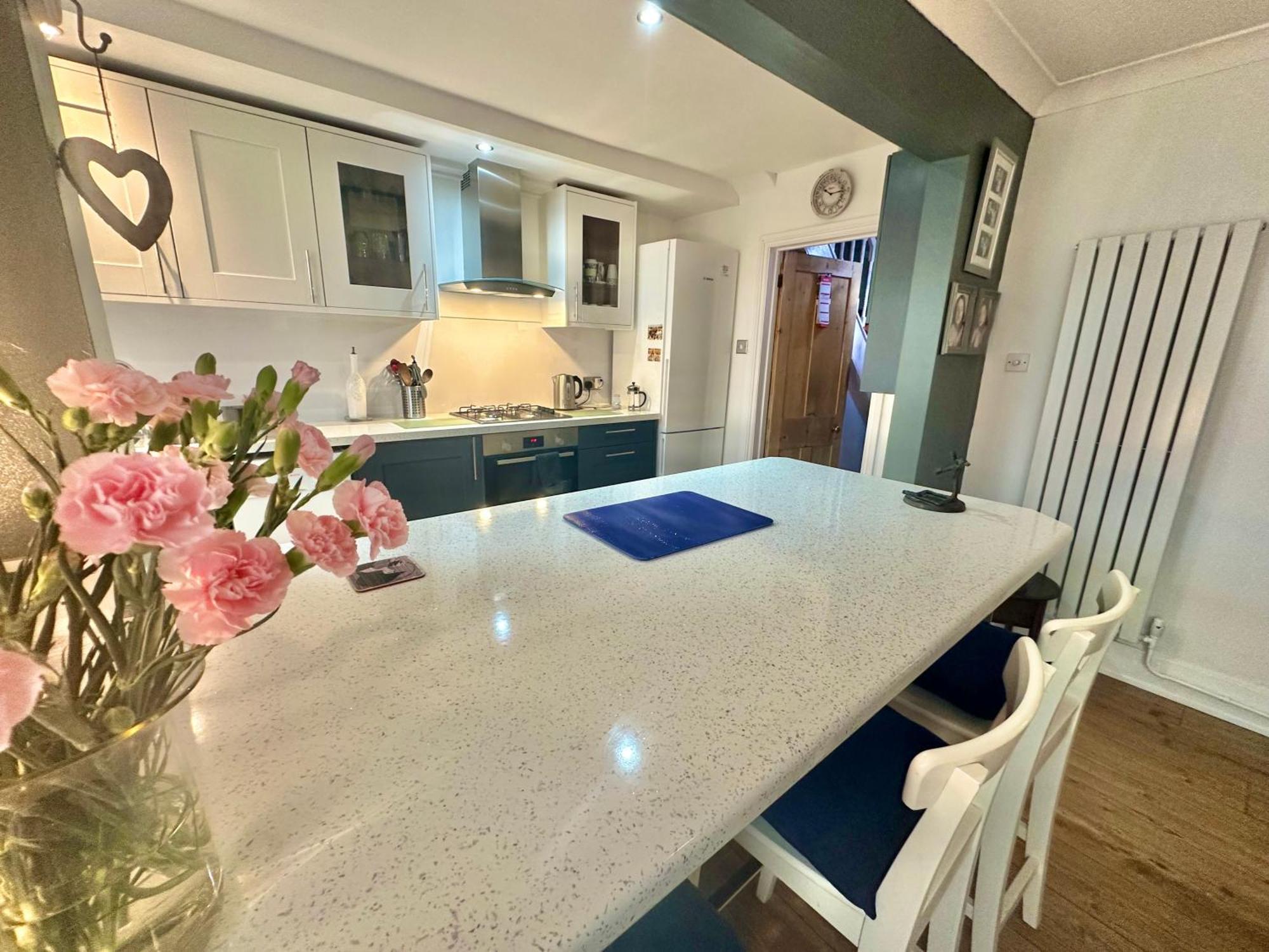 Garden - 3 Bedroom Close To Town And Holiday home