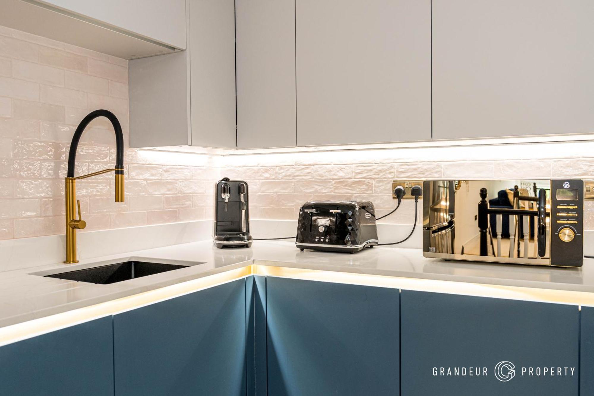 The Atrium By Grandeur Apartment