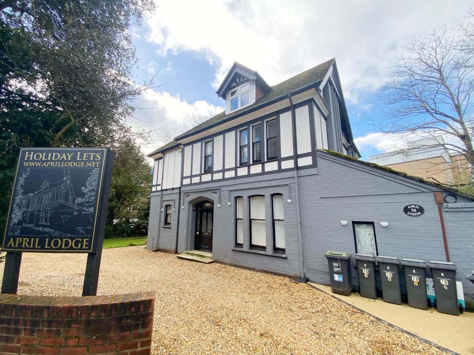 The Chine- A Spacious Close To The Apartment Bournemouth