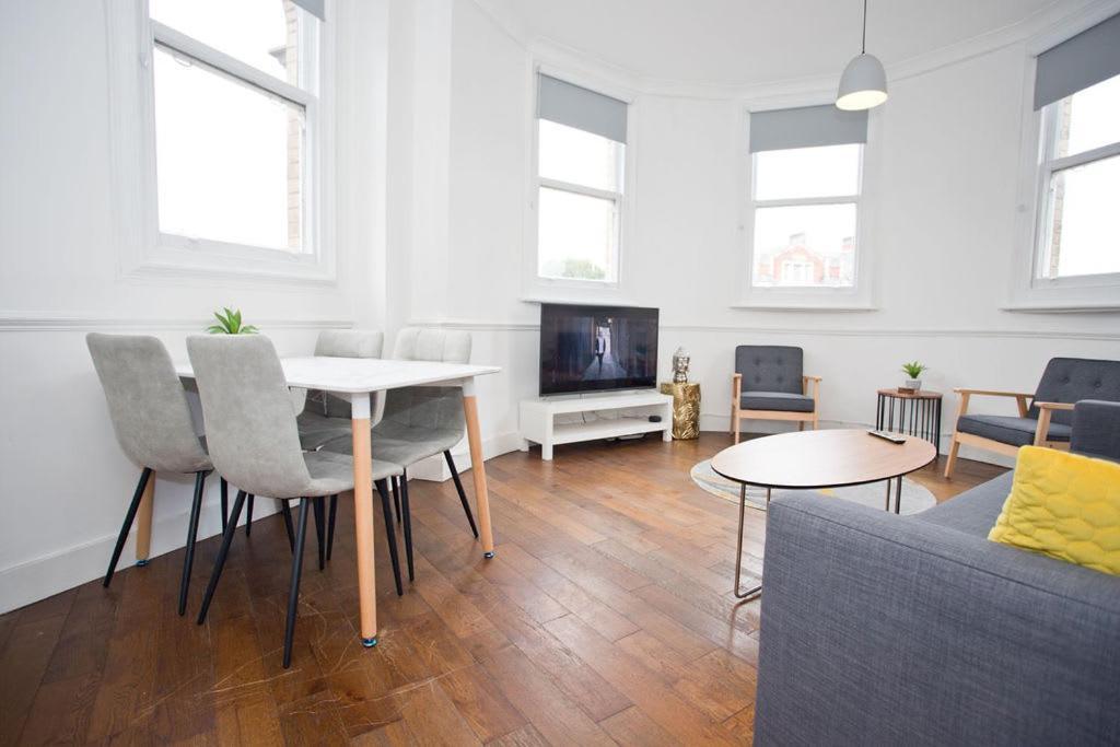 Town Centre Large 2 Bedroom - - Parking * Bournemouth