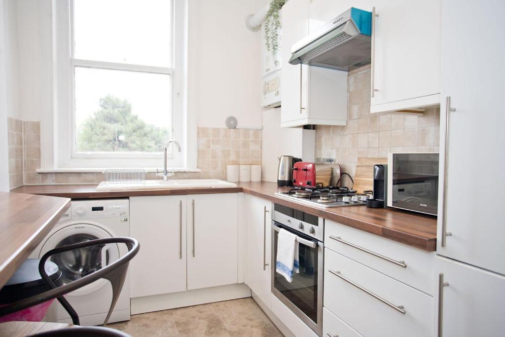 Town Centre Large 2 Bedroom - - Parking * Bournemouth