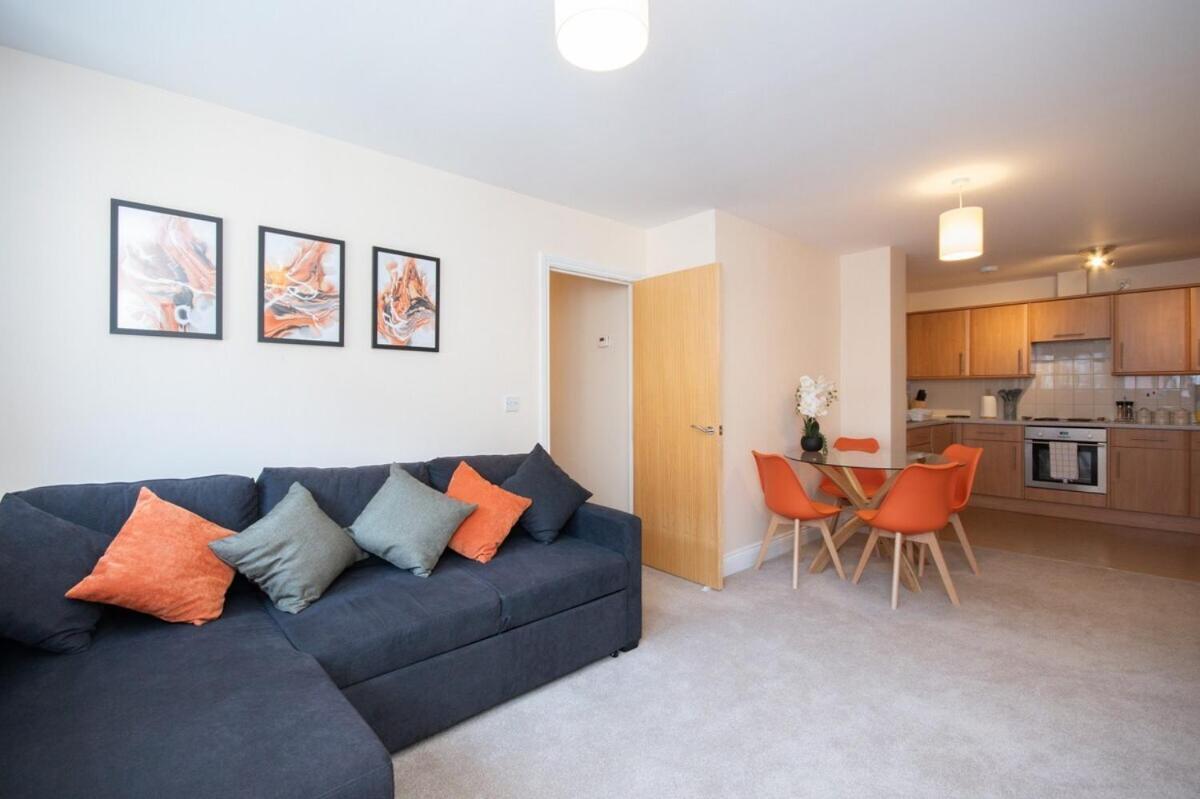 1 Bedroom In Town Centre - 5 Mins Walk From The Beach- Sleeps Up To 4 Bournemouth