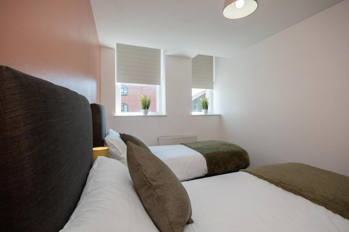 1 Bedroom In Town Centre - 5 Mins Walk From The Beach- Sleeps Up To 4 * Bournemouth