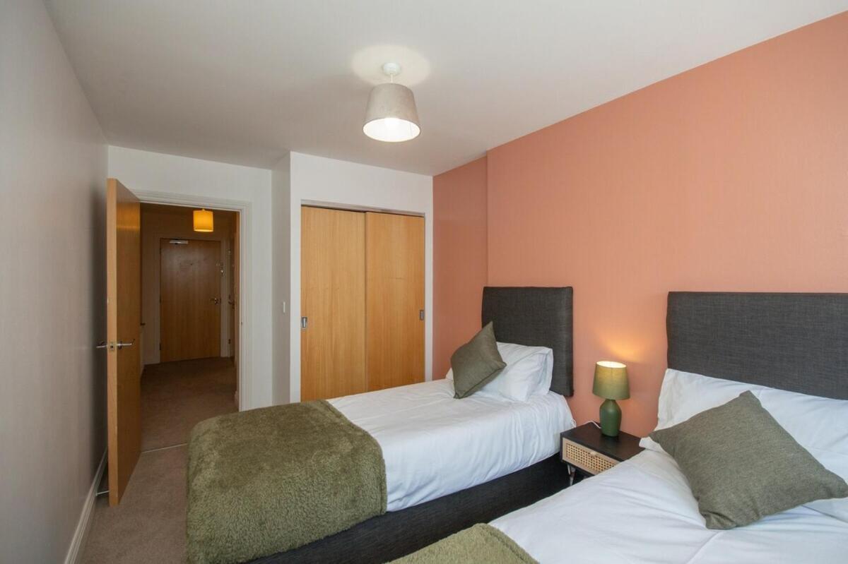 Apartment 1 Bedroom In Town Centre - 5 Mins Walk From The Beach- Sleeps Up To 4 *
