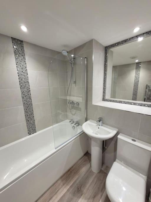 1 Bedroom In Bournemouth, Free Parking Apartment