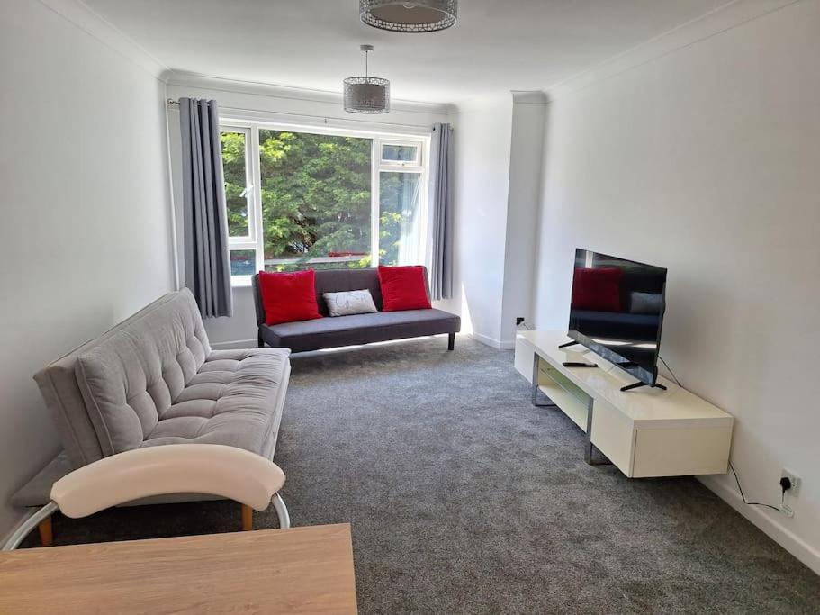 Apartment 1 Bedroom In Bournemouth, Free Parking Bournemouth