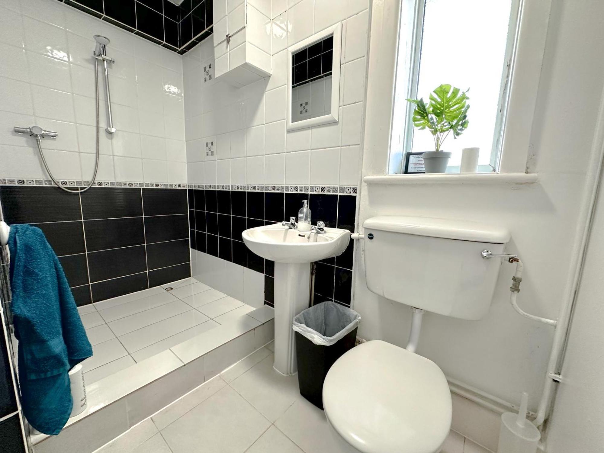 Apartment 3 Bedroom - Parking