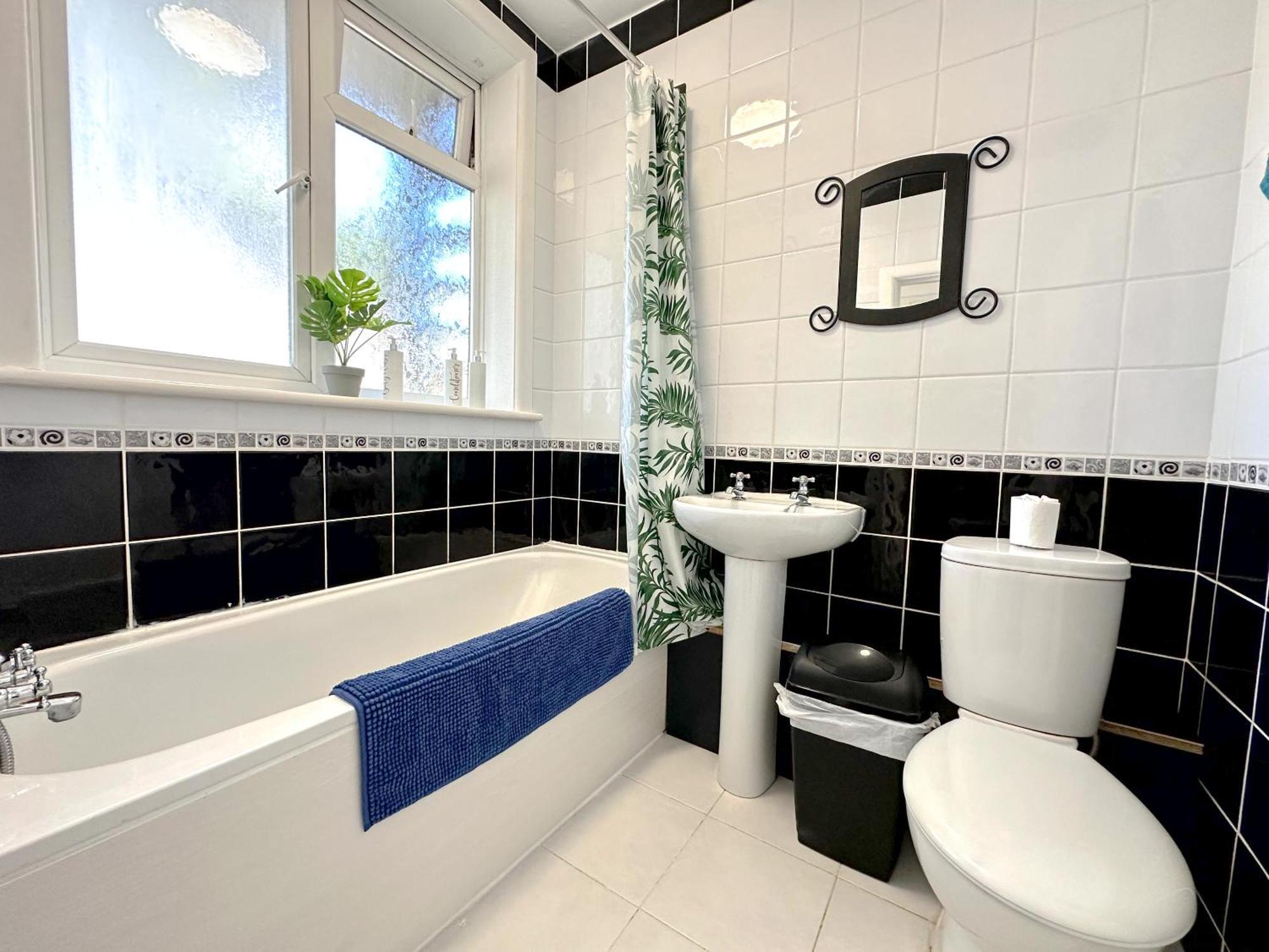 3 Bedroom - Parking Apartment Bournemouth