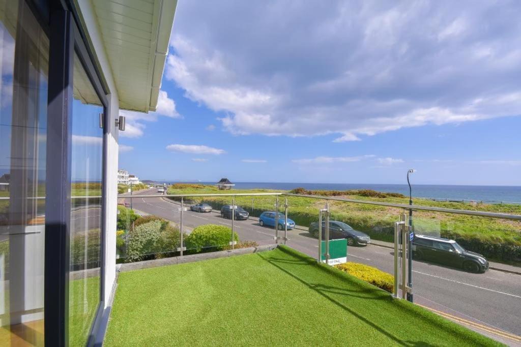 Bournecoast: Clifftop - Sea Views-fm6182 Apartment