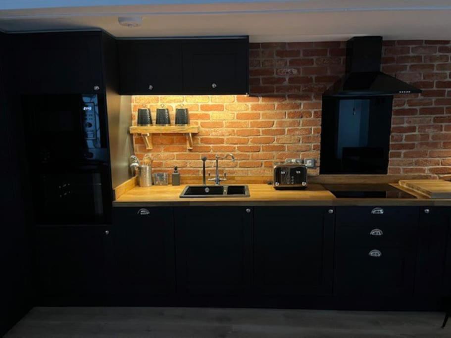 Newly Renovated Stunning Warehouse *
