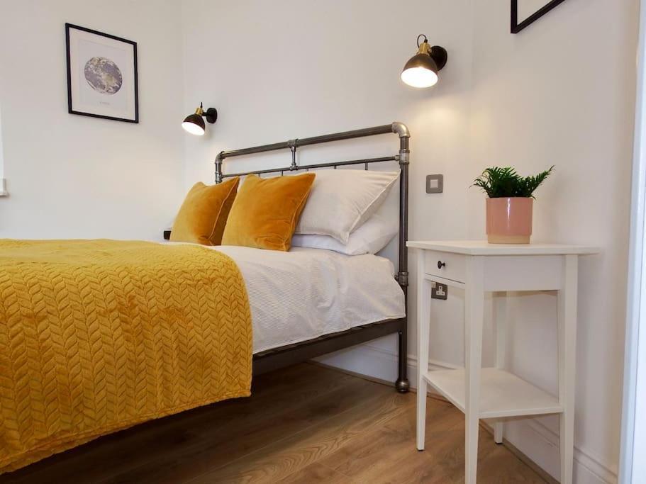 Newly Renovated Stunning Warehouse Apartment *