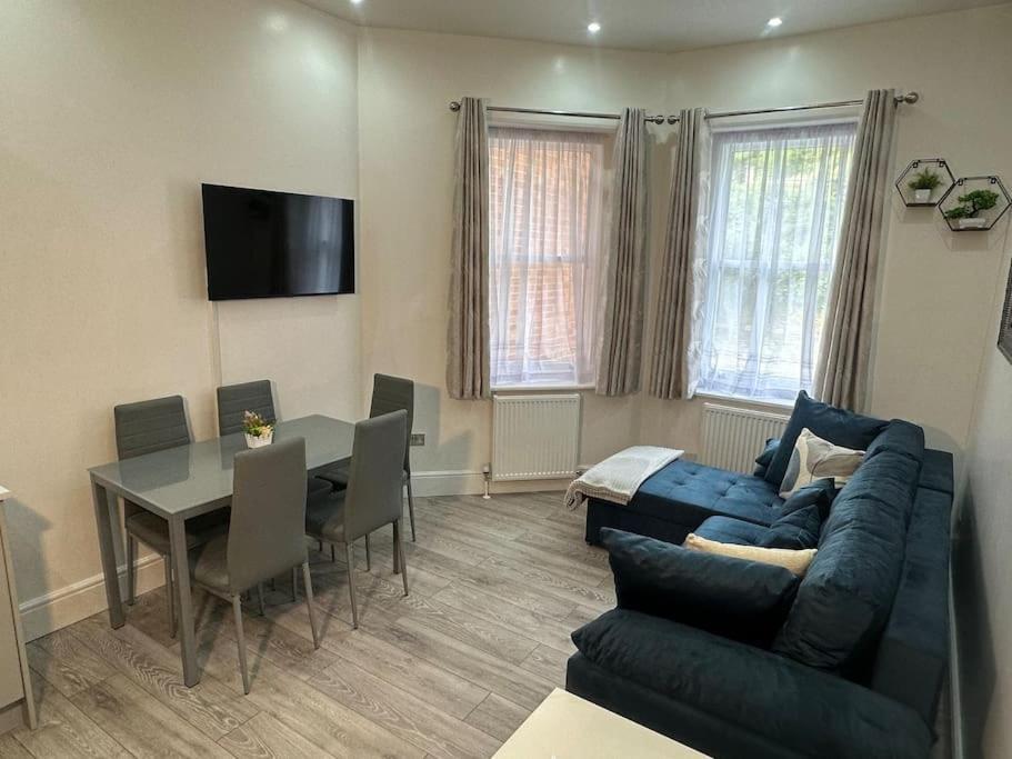 Apartment On The Retreat