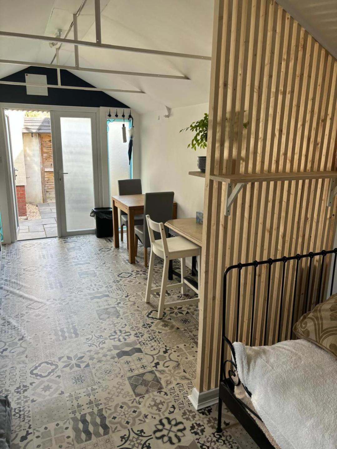 Private With En-suite Apartment