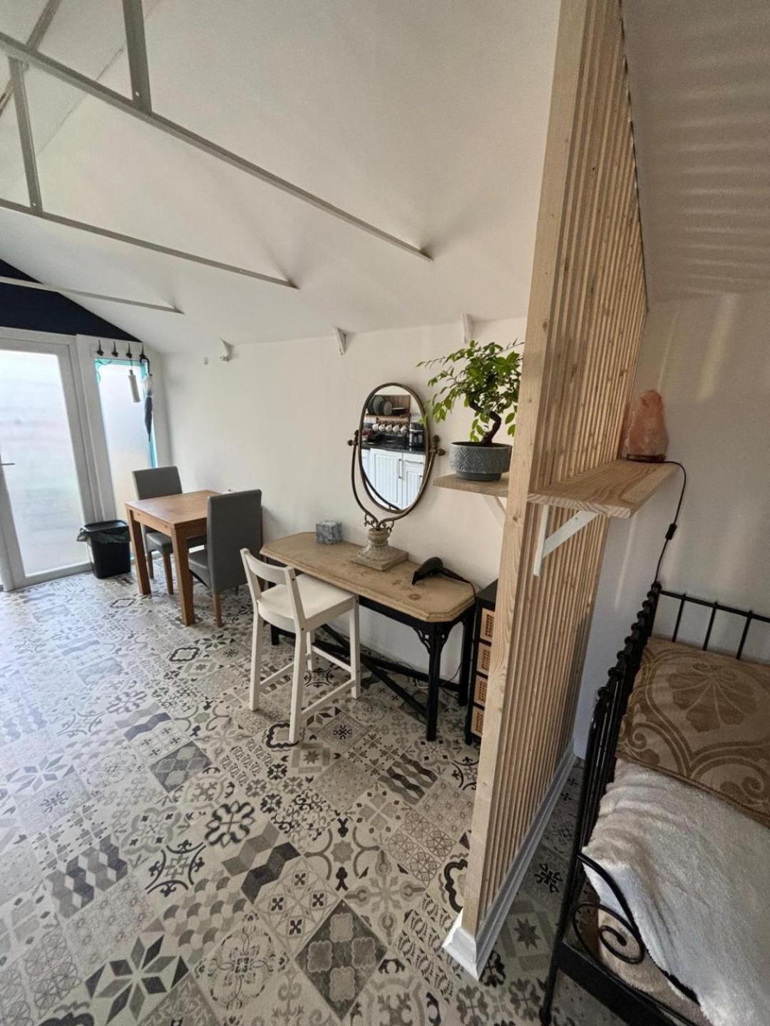 Apartment Private With En-suite *