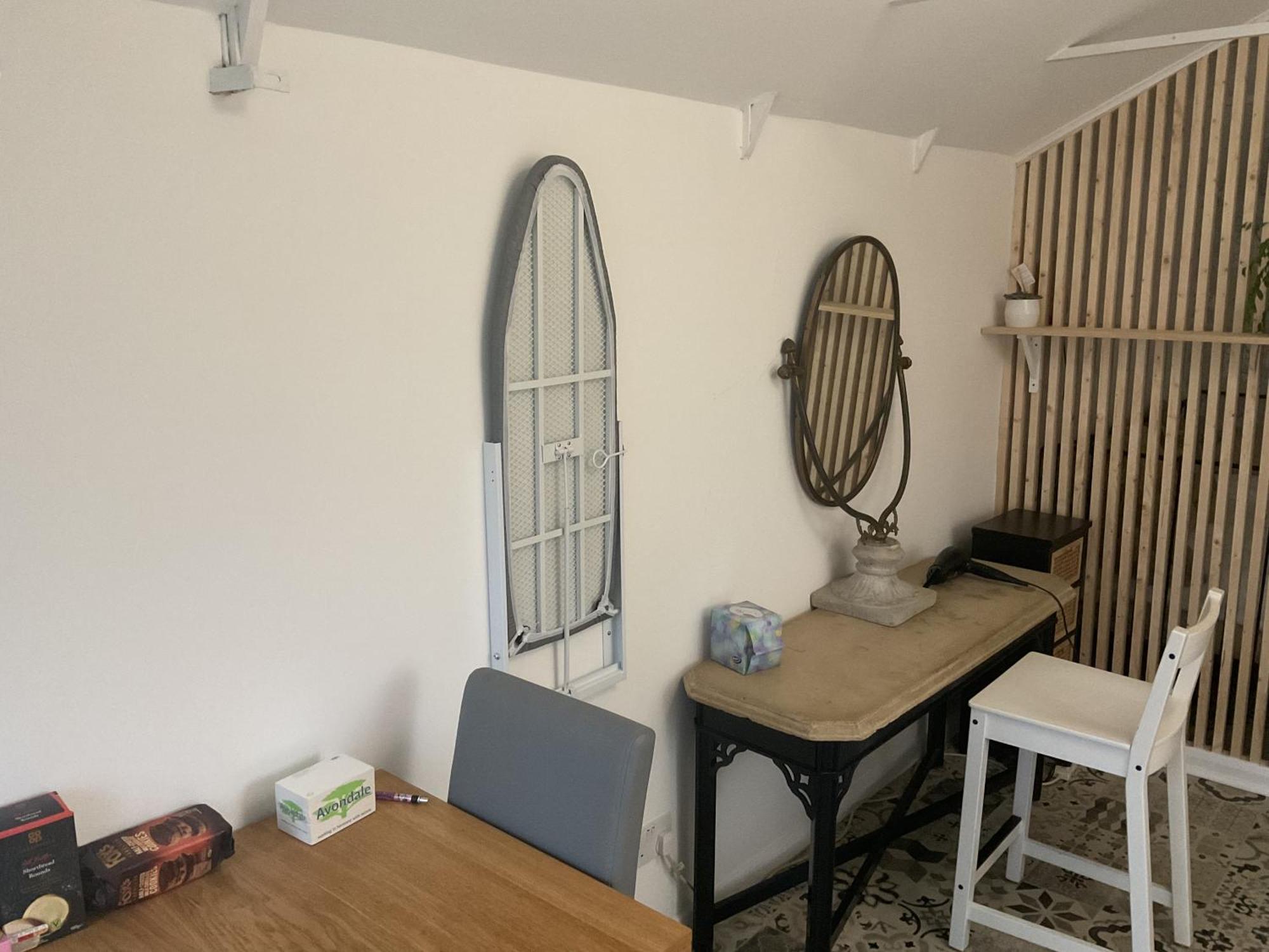 Private With En-suite Apartment *
