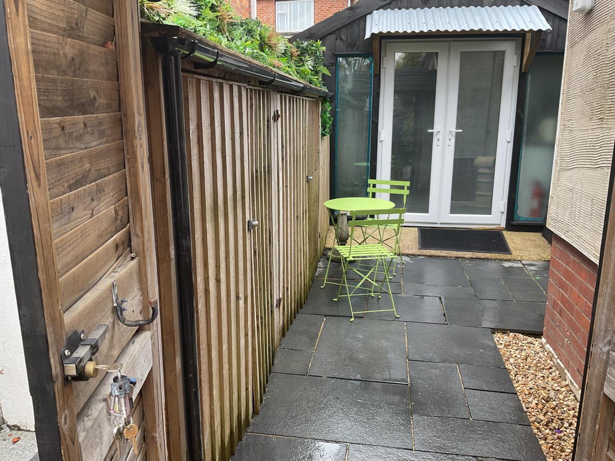 Private With En-suite Apartment *