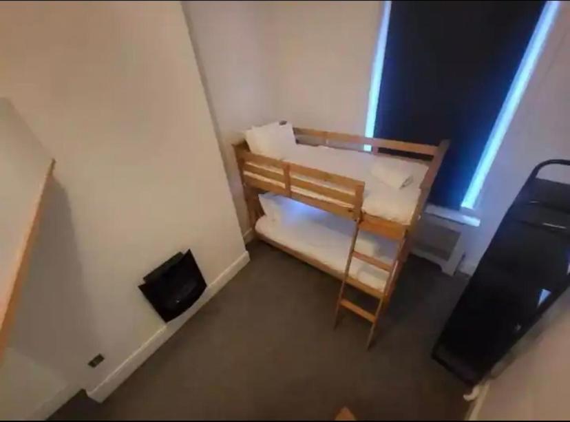 Apartment Ideal Location For & Town *