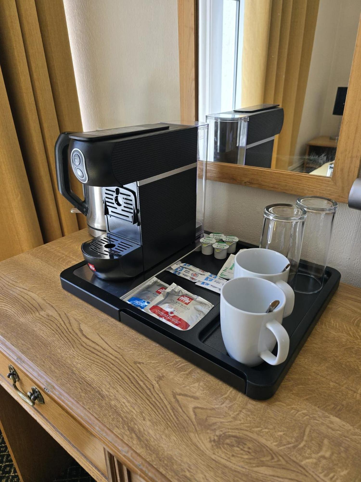 Brooklands Hotel 2*