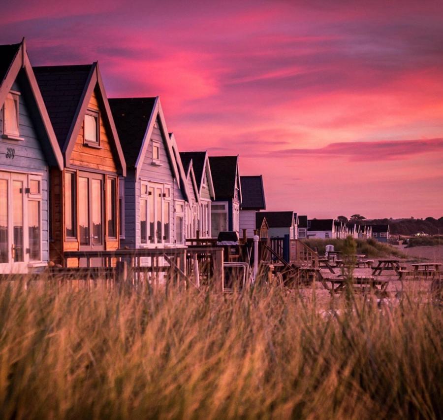 Sea Breeze - Pebbles Apartment *