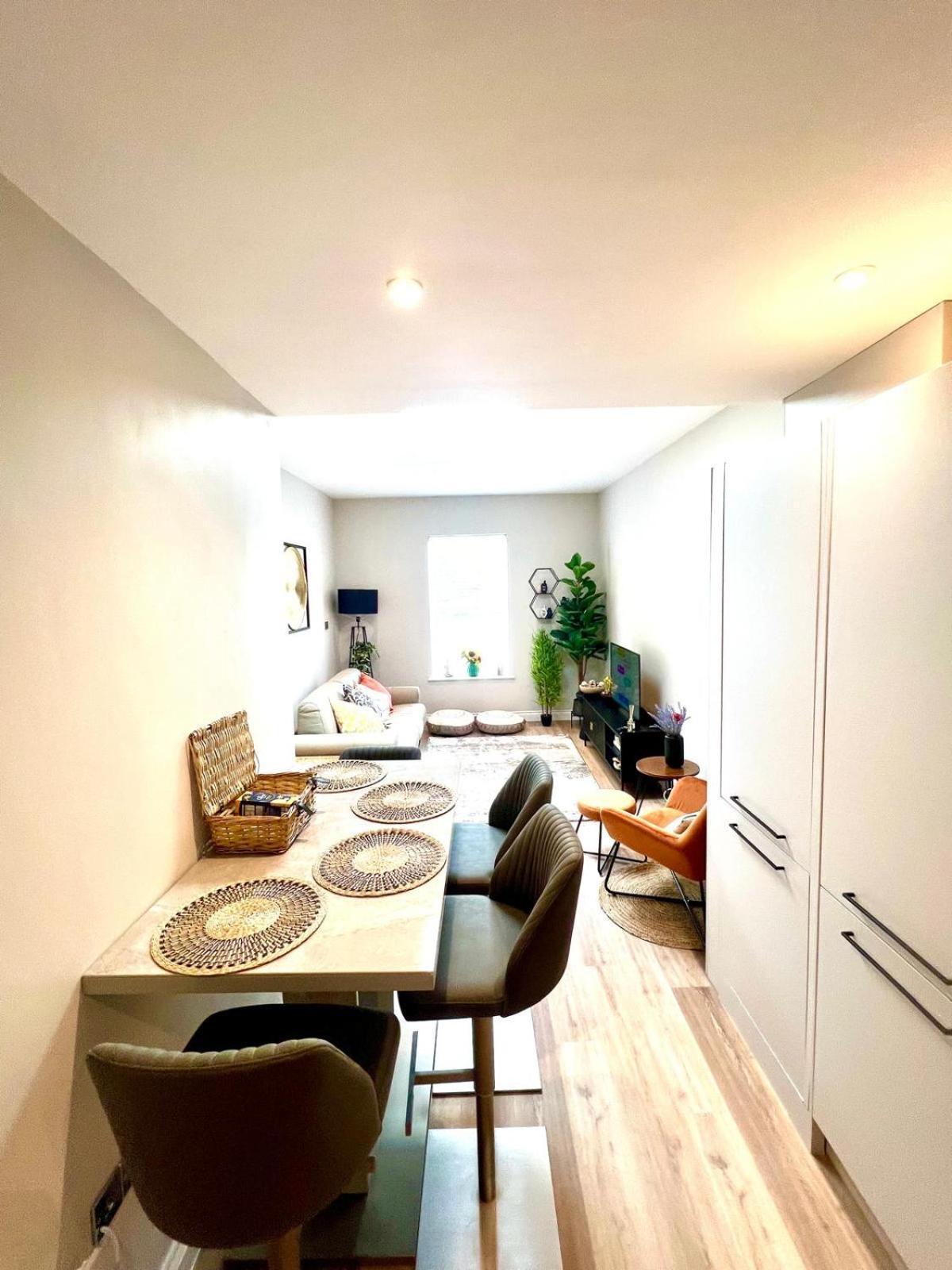 Apartment Brand New -coastal Breeze 1-bedroom In With Free Parking- Sleeps 4 Ppl- Internet Bournemouth