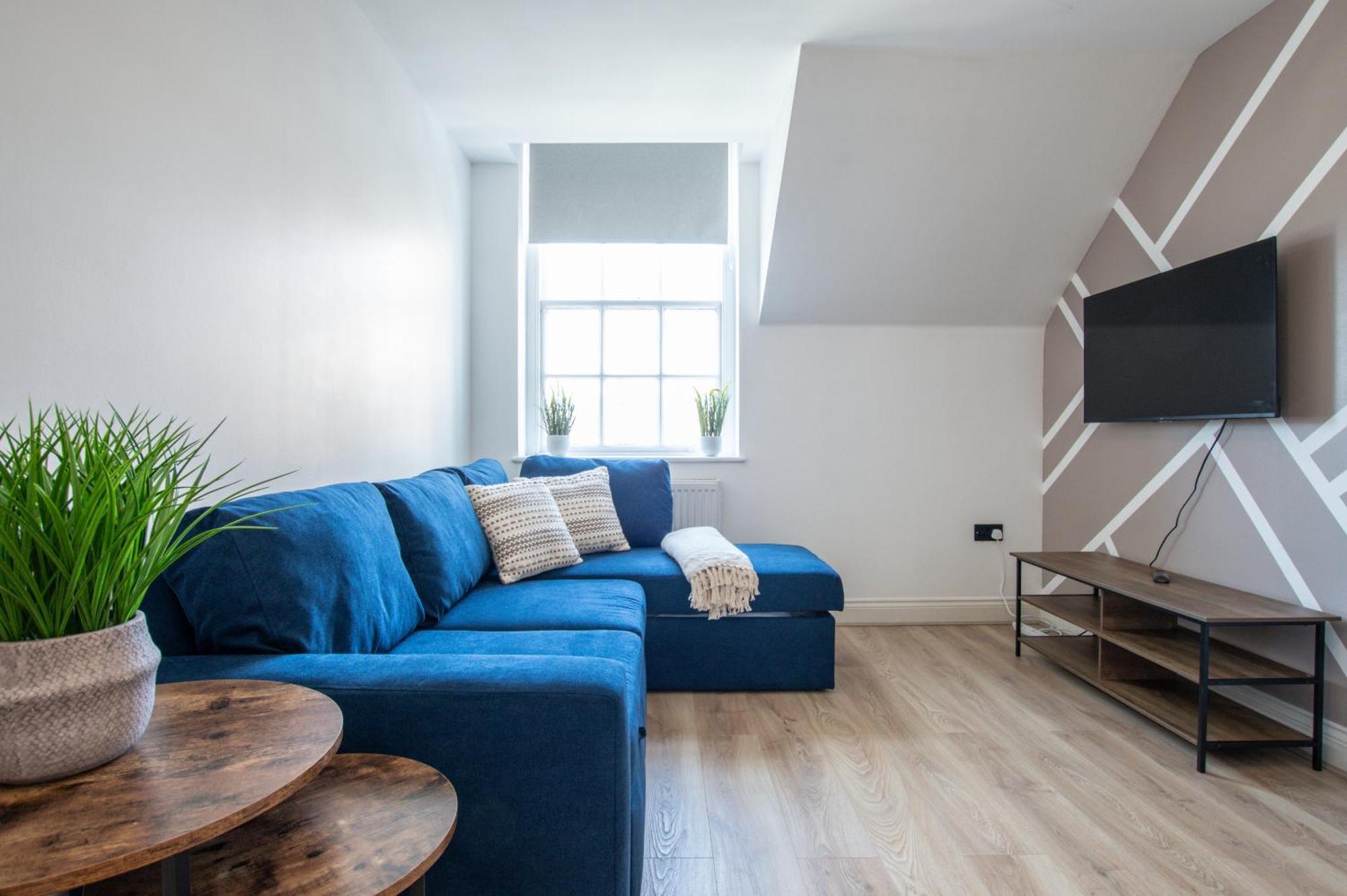 Town Centre 2 Bedroom Apartment, 5 Minutes Walk To The Beach, Sleeps Up To 6 Bournemouth
