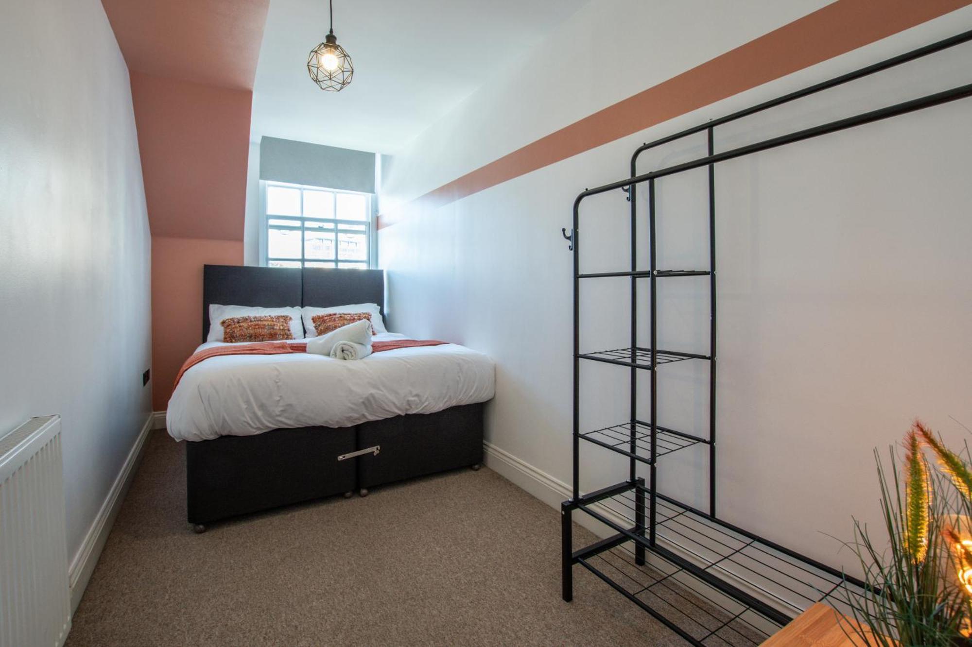 Town Centre 2 Bedroom Apartment, 5 Minutes Walk To The Beach, Sleeps Up To 6 Apartment