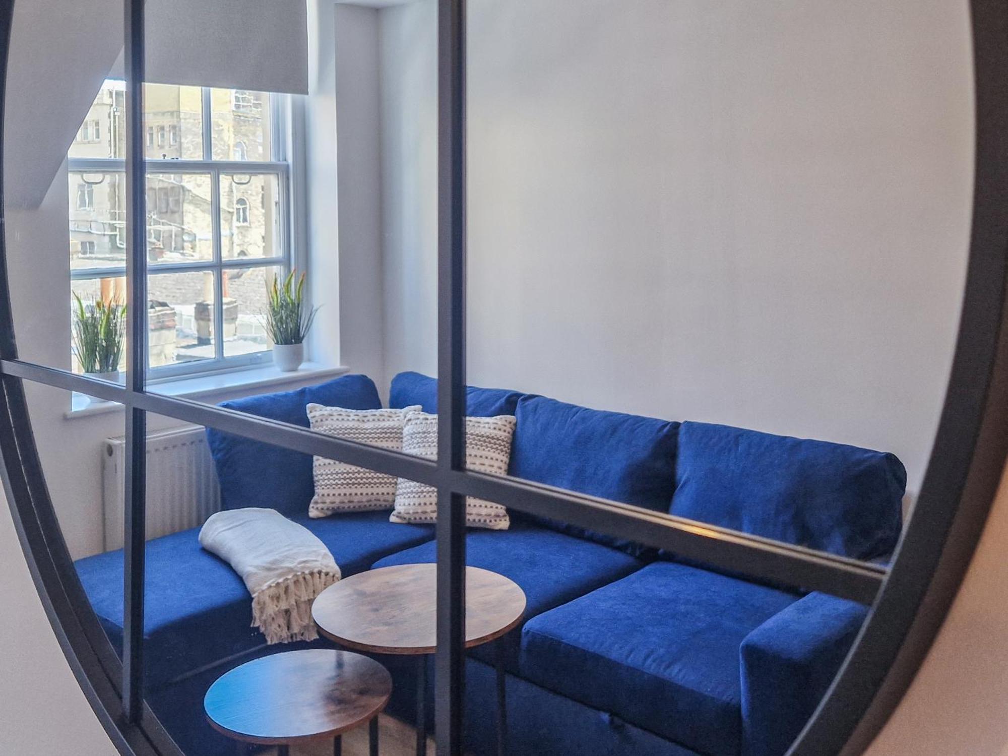 Town Centre 2 Bedroom Apartment, 5 Minutes Walk To The Beach, Sleeps Up To 6 Apartment *