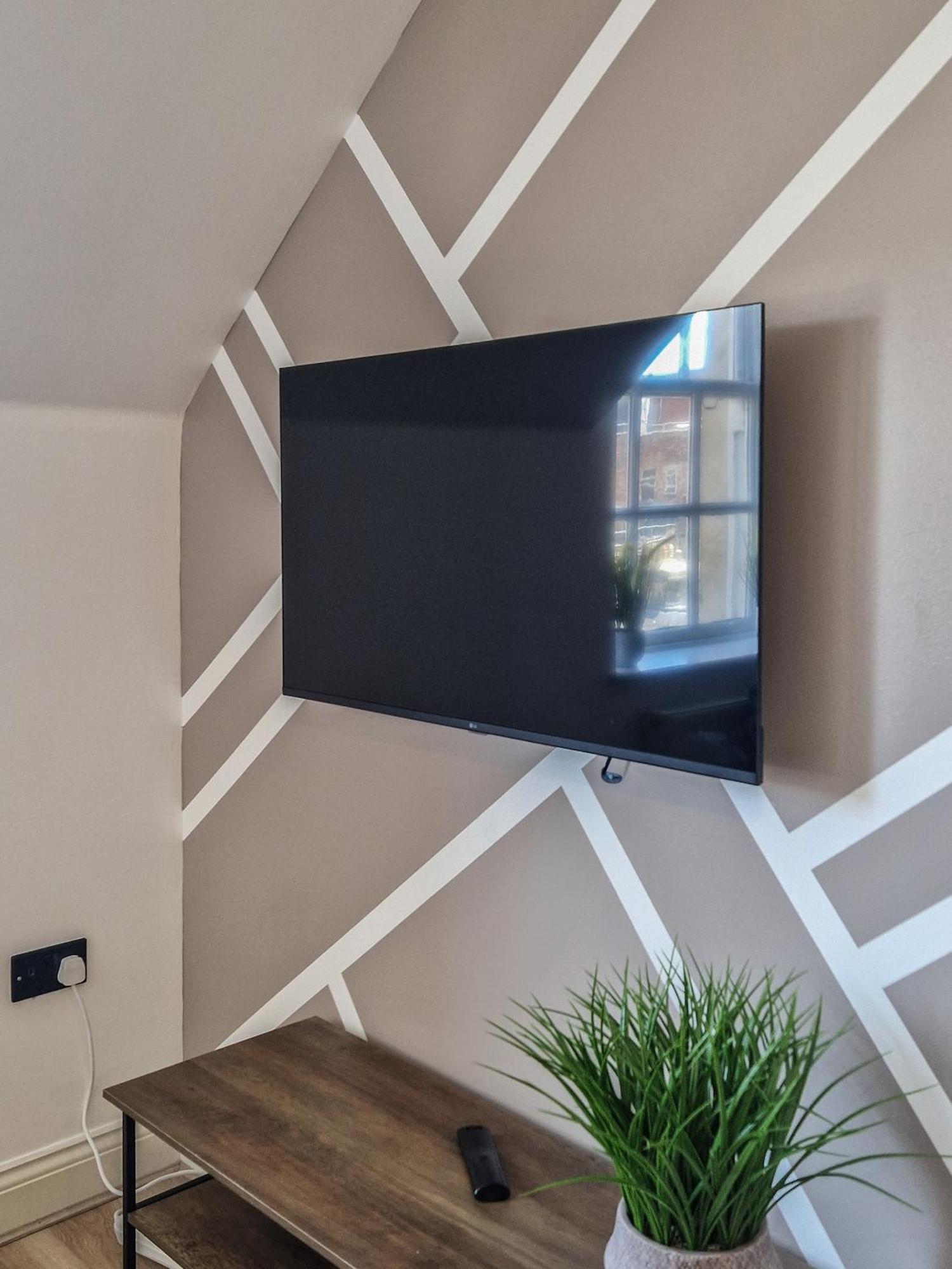 Town Centre 2 Bedroom Apartment, 5 Minutes Walk To The Beach, Sleeps Up To 6