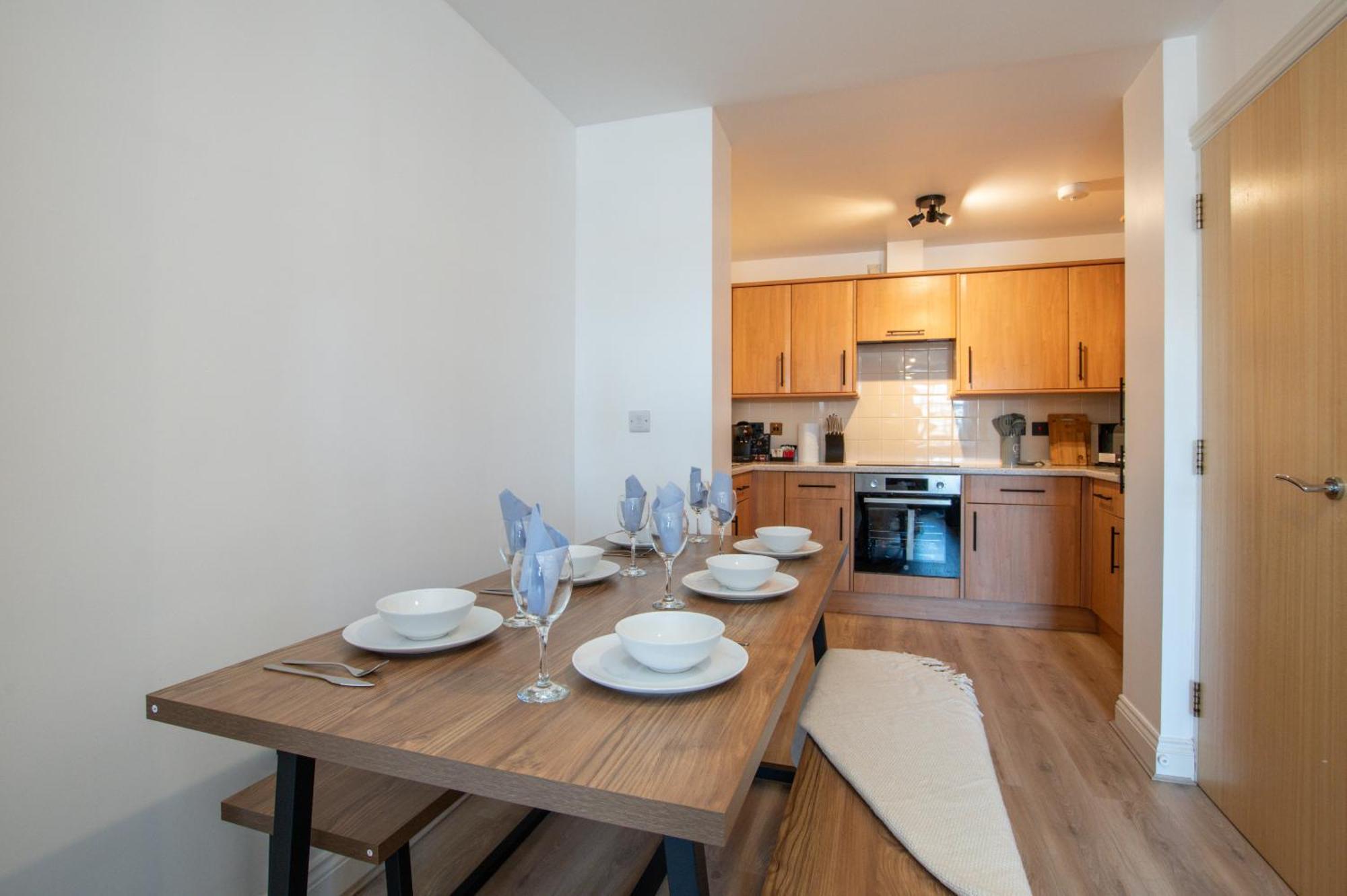 Apartment Town Centre 2 Bedroom Apartment, 5 Minutes Walk To The Beach, Sleeps Up To 6
