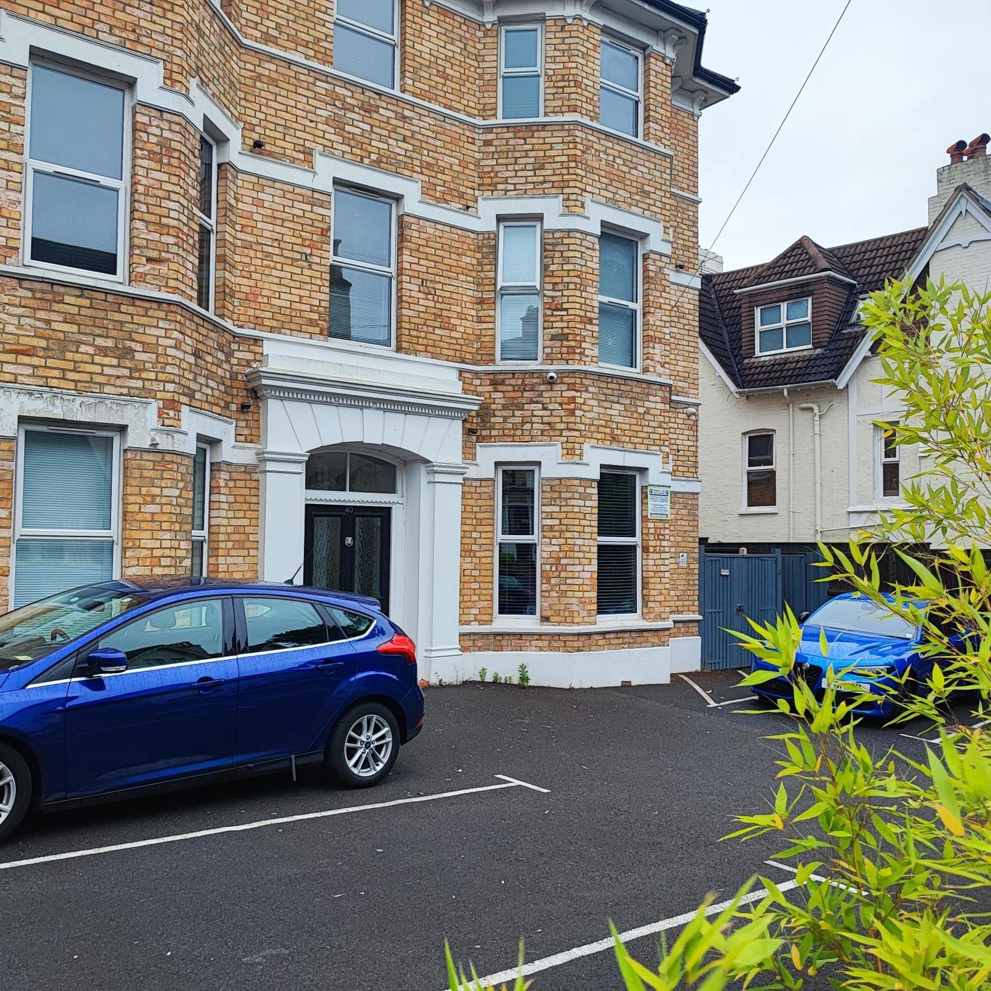 Apartment Victorian Retreat With Patio And Parking Bournemouth