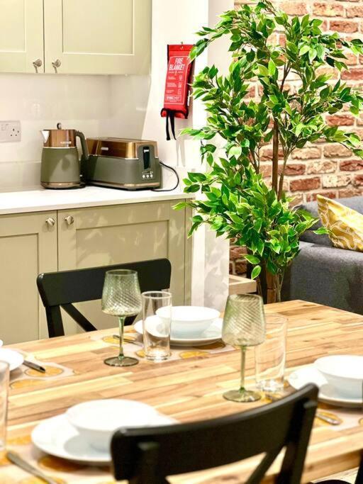 Apartment Brand New - Breeze Spacious 1-bedroom With Parking - Sleeps 4 Ppl- Internet *