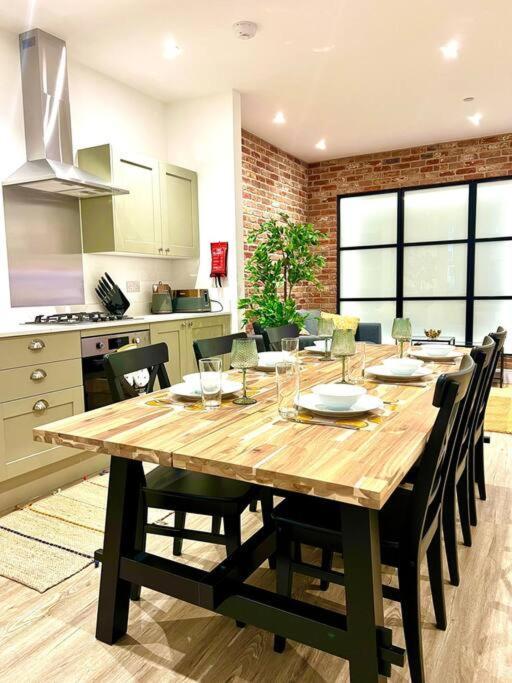 Brand New - Breeze Spacious 1-bedroom With Parking - Sleeps 4 Ppl- Internet * Bournemouth