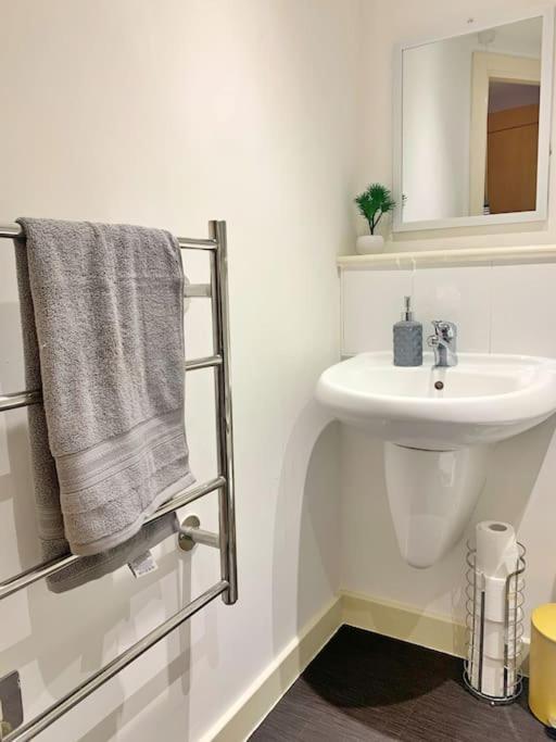 Two Bedroom In Apartment *