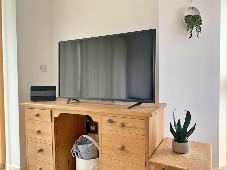 Two Bedroom In Apartment *