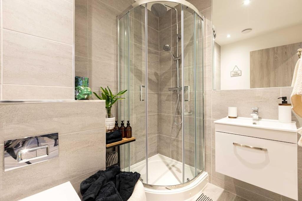 Stylish 1 Bed In Westbourne With Parking