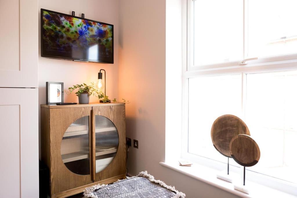 Stylish 1 Bed In Westbourne With Parking