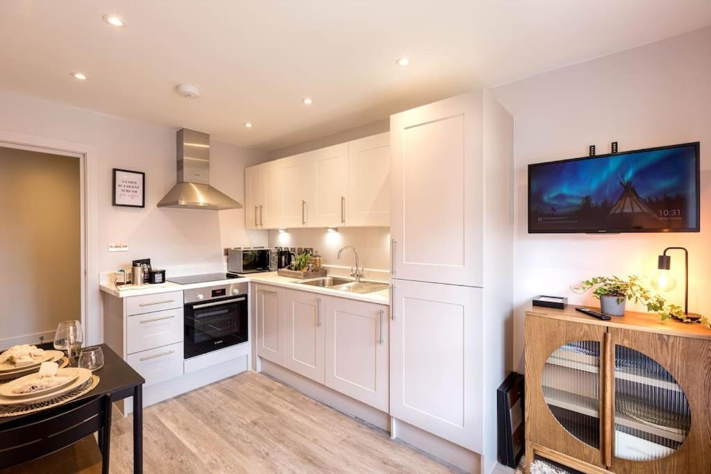 Stylish 1 Bed In Westbourne With Parking *