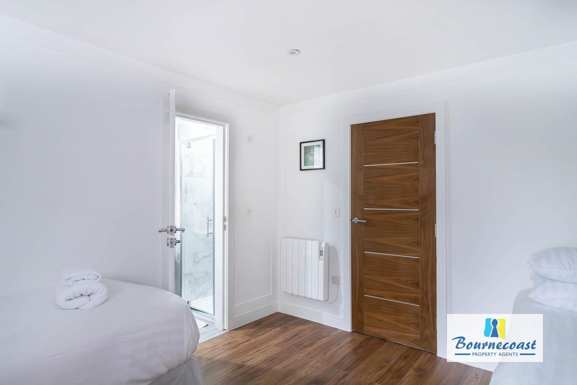 Apartment Bournecoast - Family With Bar And Short Stroll - 9607 Bournemouth