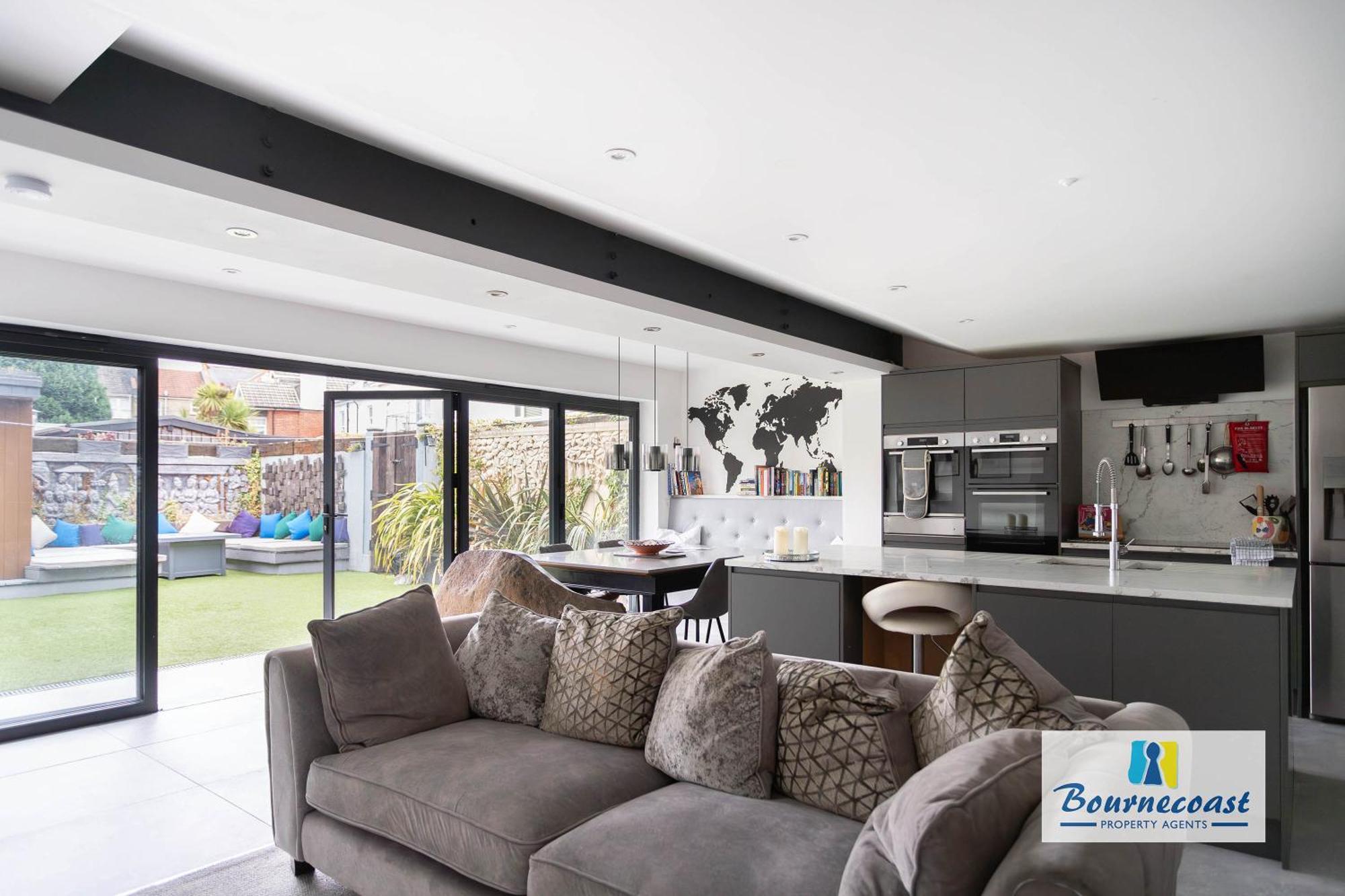 Apartment Bournecoast - Family With Bar And Short Stroll - 9607 Bournemouth