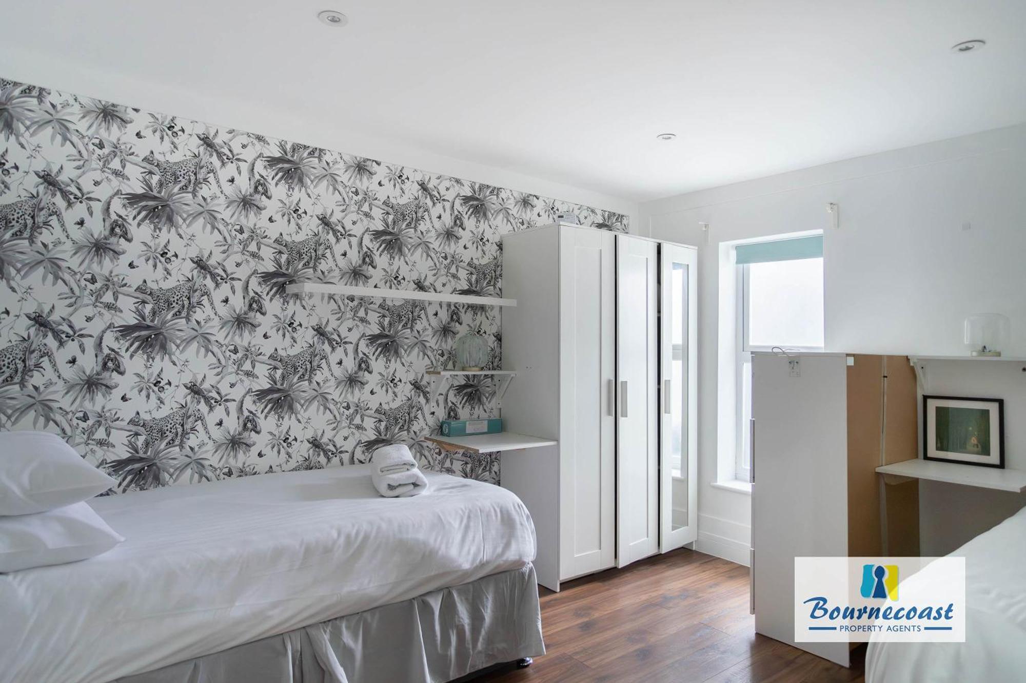 Apartment Bournecoast - Family With Bar And Short Stroll - 9607 Bournemouth